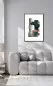 Preview: FOREST EDIT V gerahmter abstrakter Fine Art Print über skulpturalem Sofa in hellem modernem Interior
