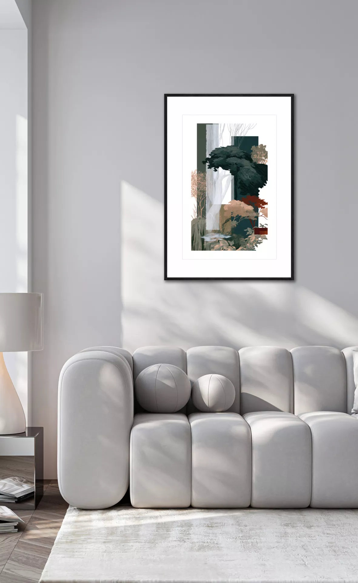 FOREST EDIT V gerahmter abstrakter Fine Art Print über skulpturalem Sofa in hellem modernem Interior
