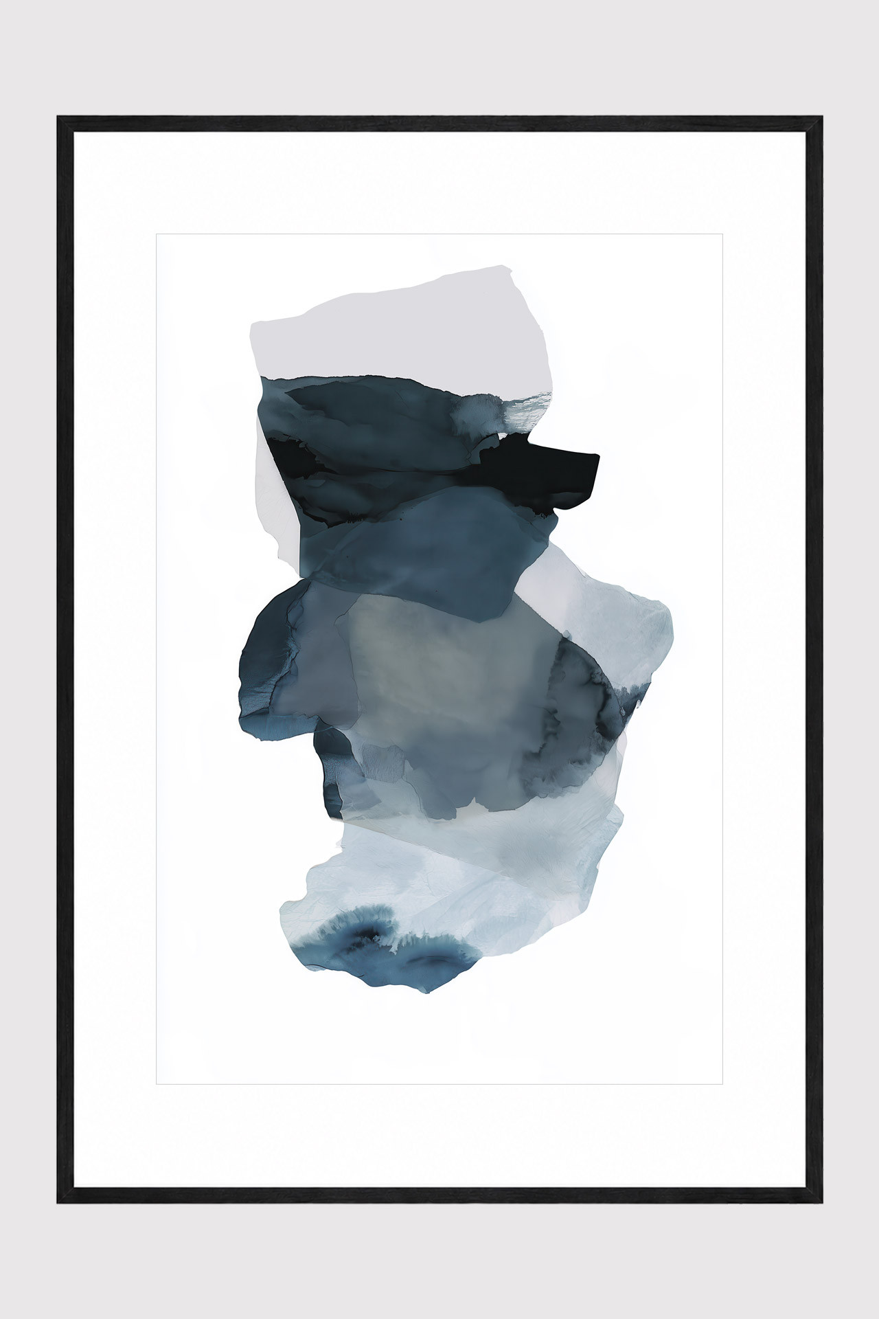 NOBU BLUE gerahmter abstrakter Fine Art Print in Nachtblau und Schiefergrau mit weißem Passepartout