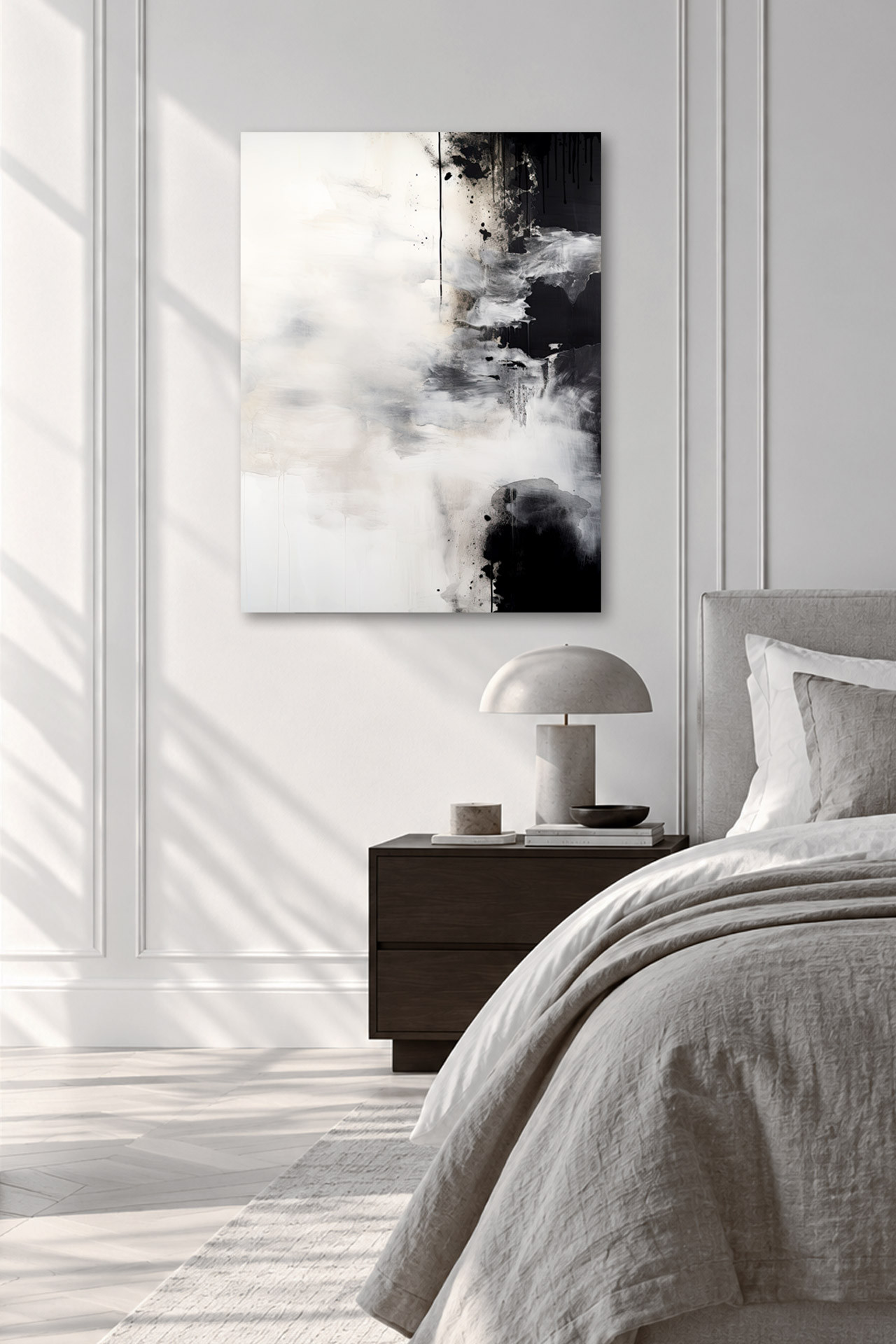 BELGRAVIA abstraktes Schwarz-Weiß-Leinwandbild in einem eleganten Schlafzimmer mit hellen Naturtönen