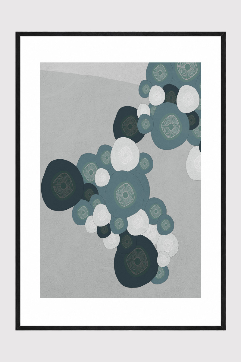 FREQUENCY gerahmter Fine Art Print mit geometrischen Kreisformen in Petrol, Blaugrün und Anthrazit, weißem Passepartout und mattschwarzem Rahmen