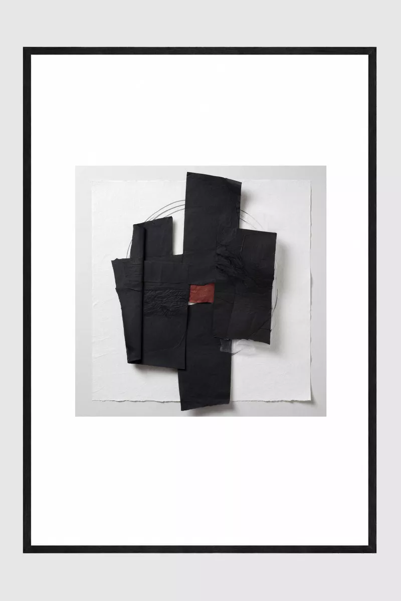 PLI NOIR gerahmter Fine Art Print mit schwarzer Papiercollage